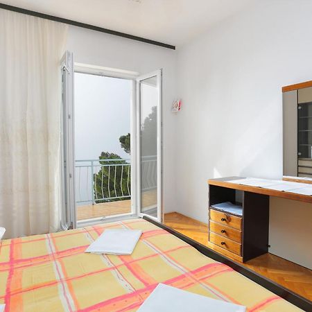 Rooms With A Parking Space Brela, Makarska - 17281 الغرفة الصورة