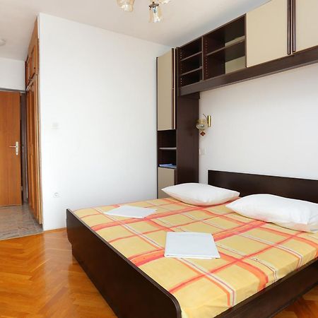 Rooms With A Parking Space Brela, Makarska - 17281 الغرفة الصورة