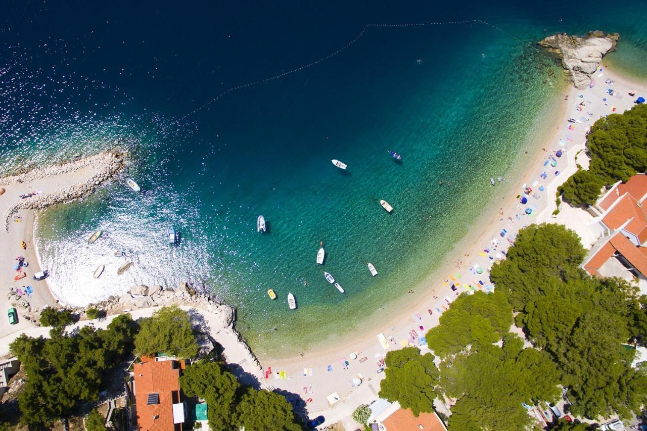 Rooms With A Parking Space Brela, Makarska - 17281 المظهر الخارجي الصورة