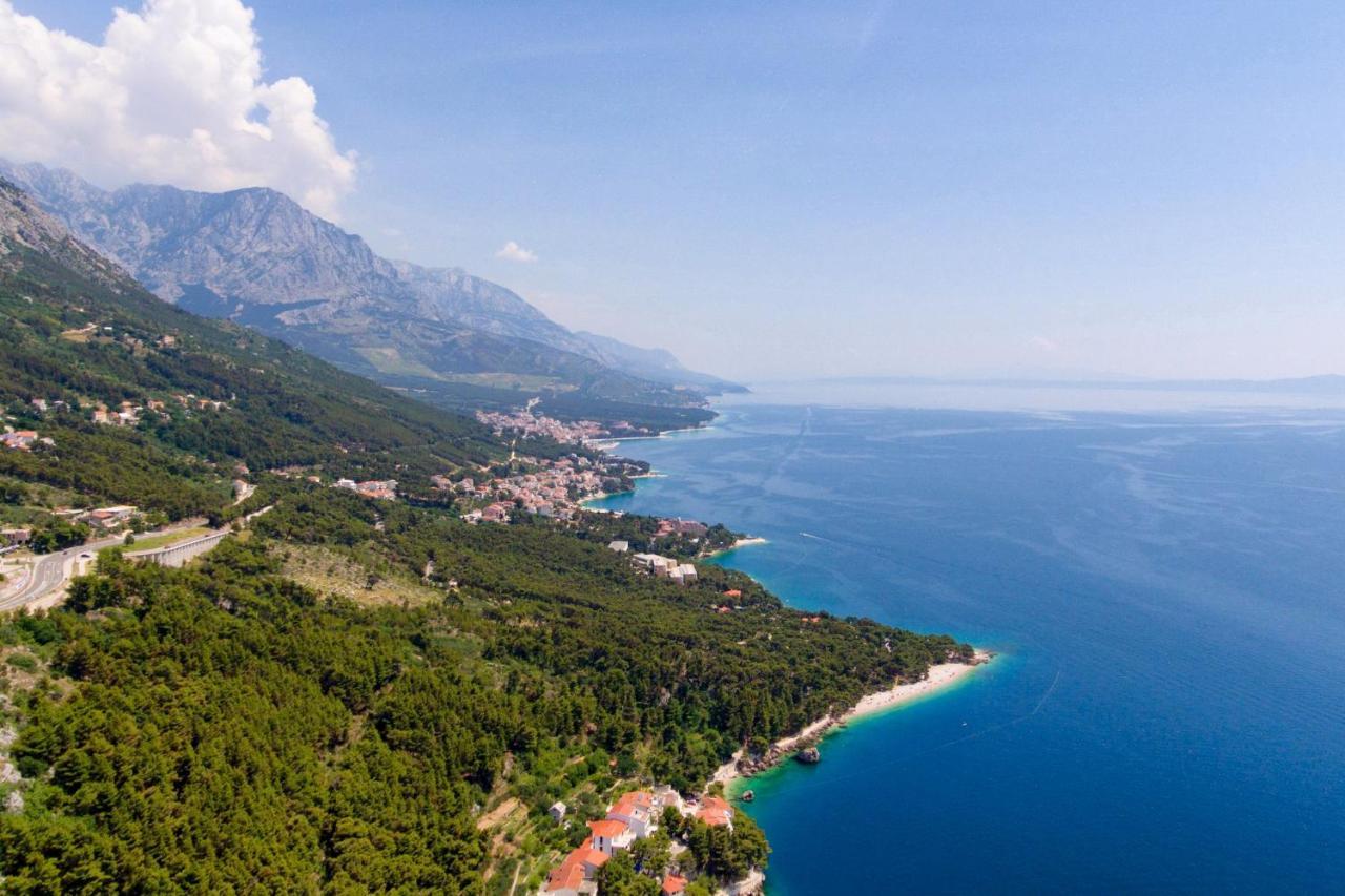 Rooms With A Parking Space Brela, Makarska - 17281 المظهر الخارجي الصورة