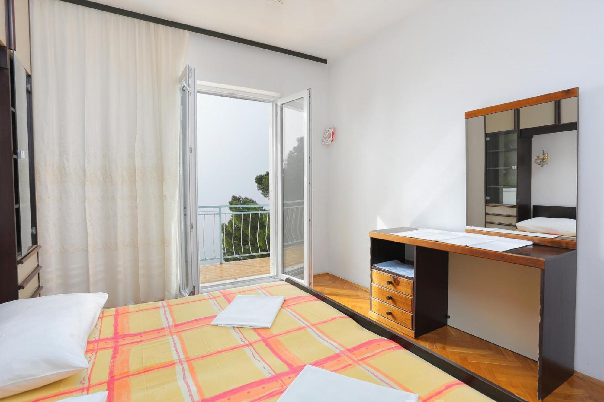 Rooms With A Parking Space Brela, Makarska - 17281 الغرفة الصورة